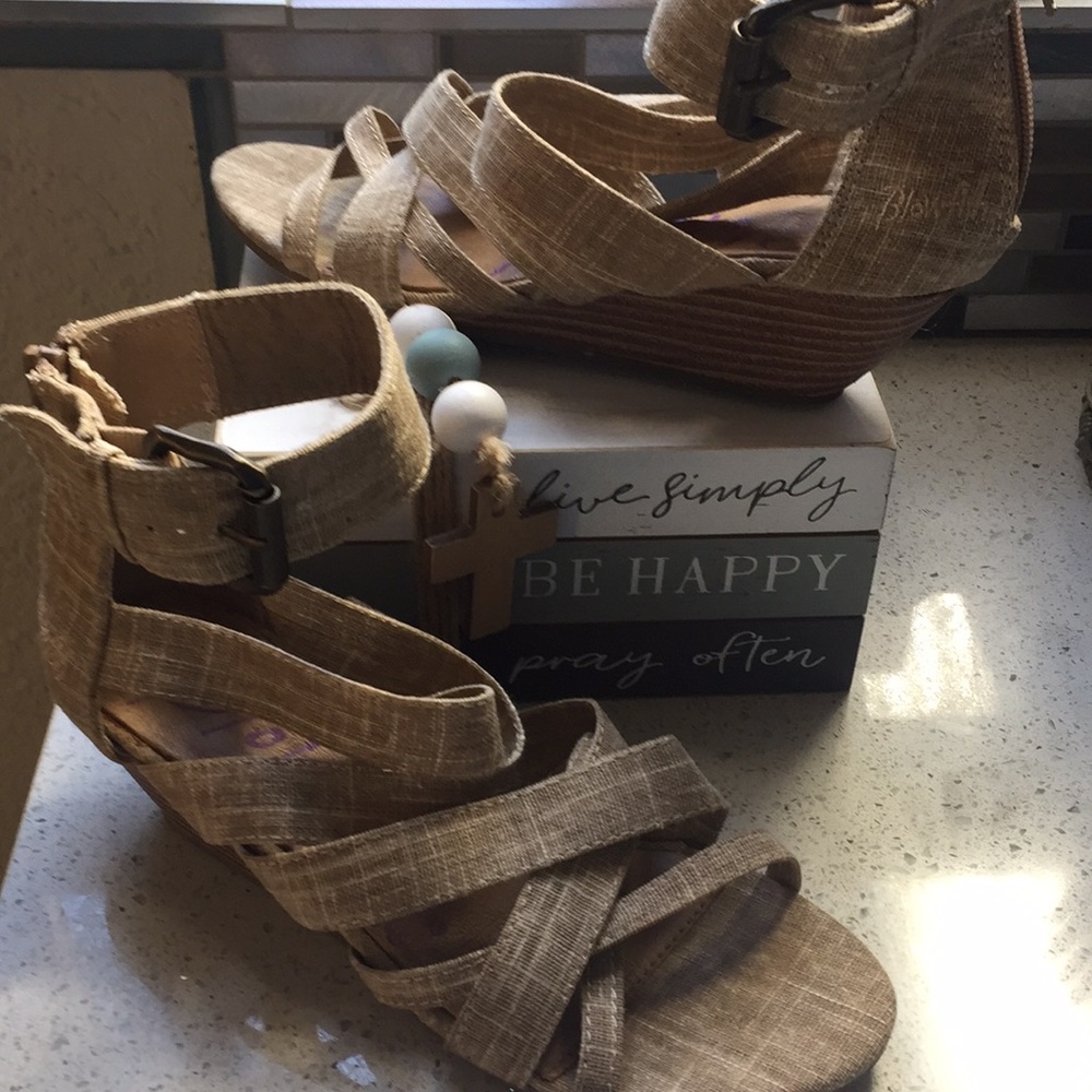 Beige canvas sandals.